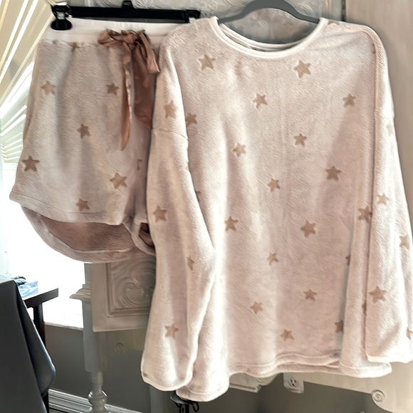 Unbranded Other - 2-Piece Beige Star-Print Pajama Set
